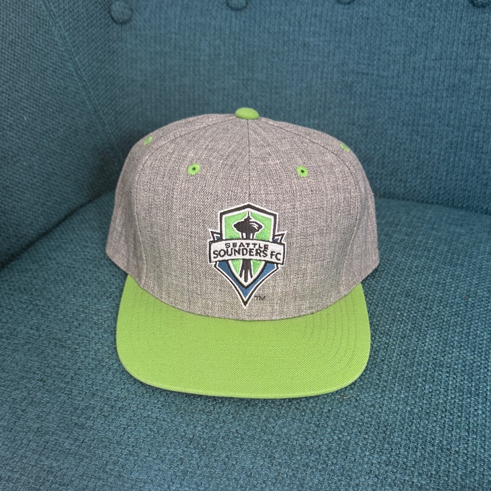 Mitchell & Ness 7 1/2 Adult Gray and Green Hat with Seattle Sounders FC Logo